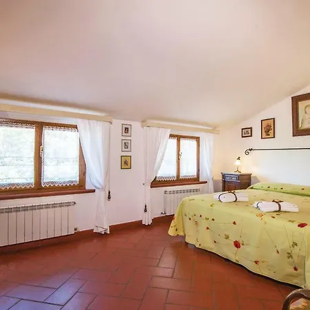 Nyaraló Aperugina *